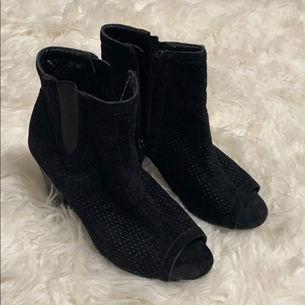 Yoki ankle boots.